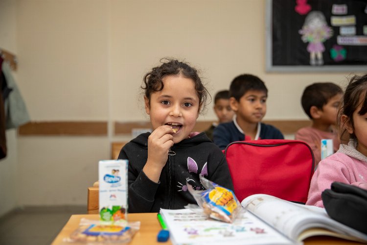 Mersinli öğrencilere kuruyemiş jesti -