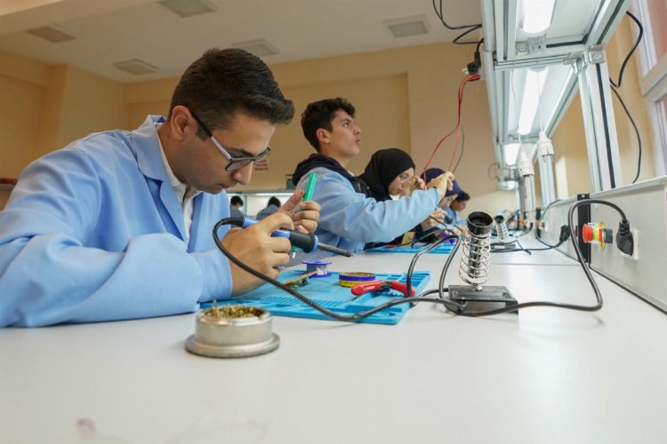 Meslek liselerinde hedef yıllık 3,5 milyarlık üretim -