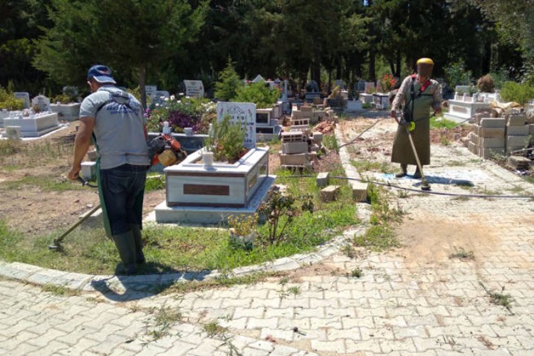 Mezarlıklar bayram ziyaretine hazırlanıyor -