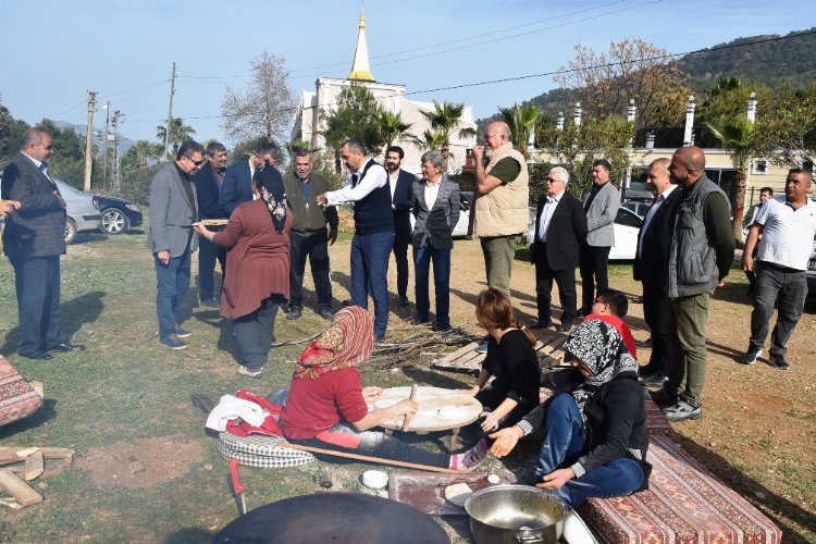 MHP Antalya'dan depremzedelere ziyaret -