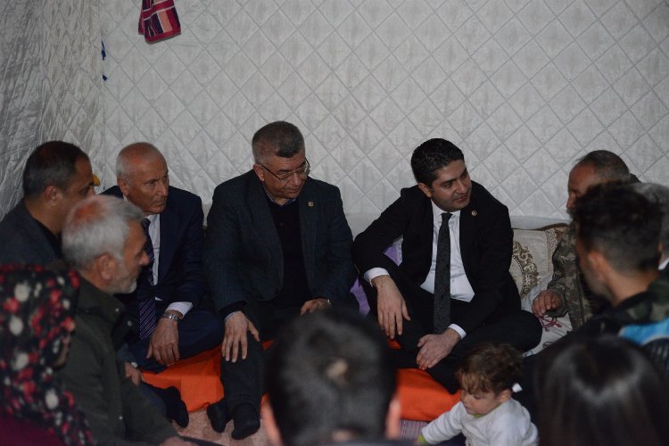 MHP'li Özdemir Kahramanmaraş'ta depremzede vatandaşlarla iftar yaptı -