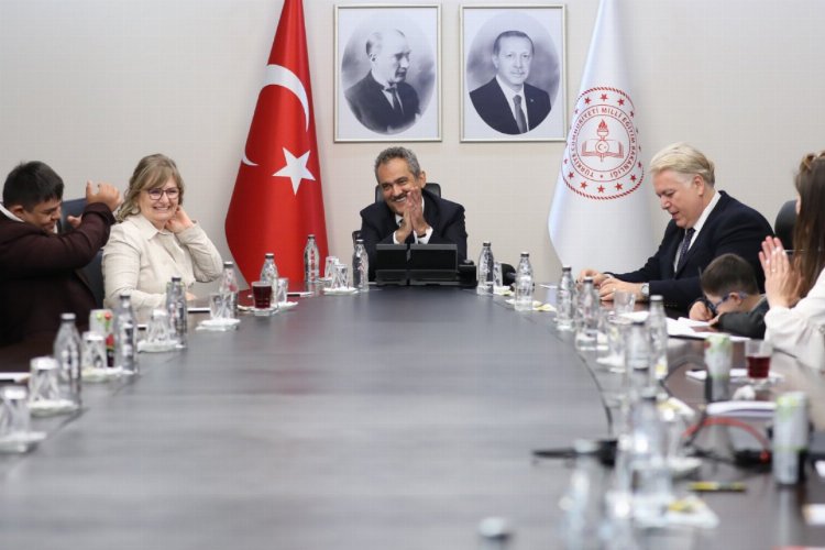 Milli Eğitim'de Bakan Özer'in 'özel' misafirleri -
