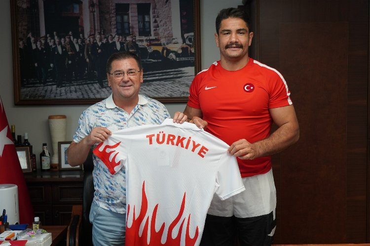 Milli güreşçi Taha Akgül Milas'ta -