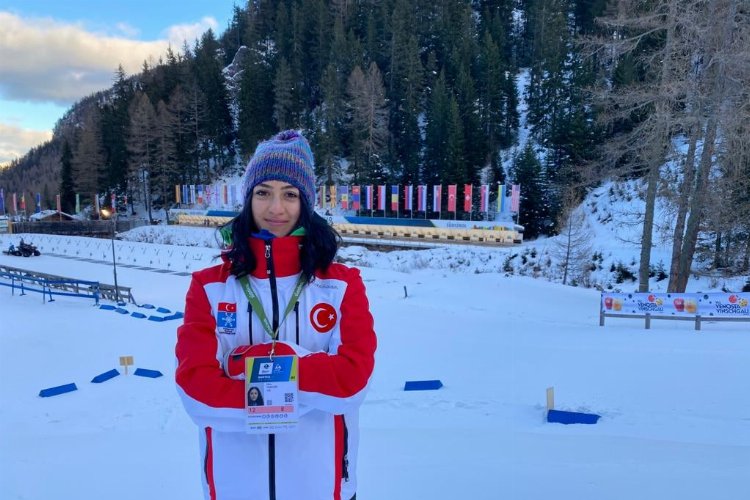Milli Kayakçı Ebru zirveden inmiyor -