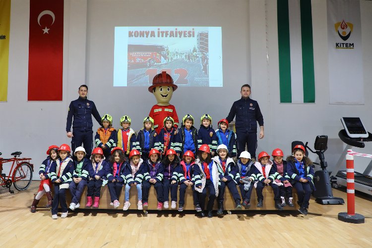 Minik öğrenciler Konya İtfaiyesi’nde yangın bilinci kazanıyor -