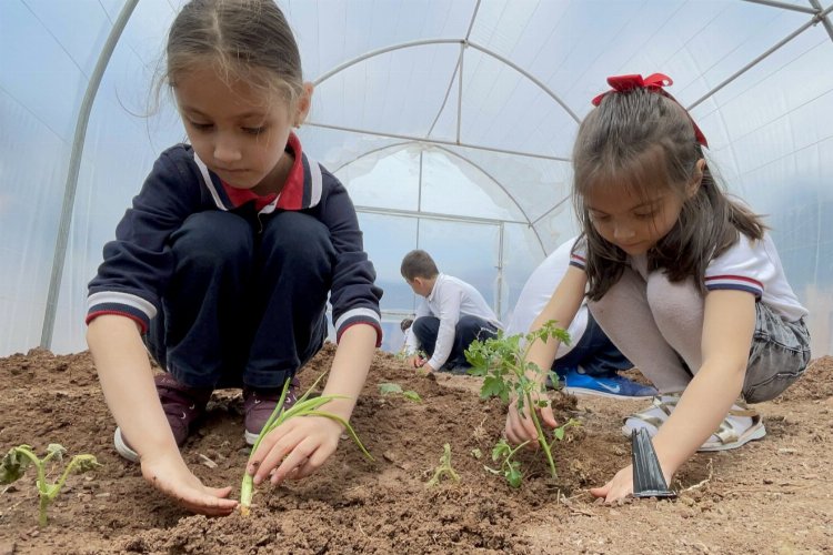 Minik öğrencilerden doğaya uygulamalı dokunuş -