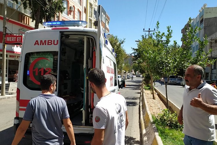 Motosiklet Tır’ın kapısına çarptı -