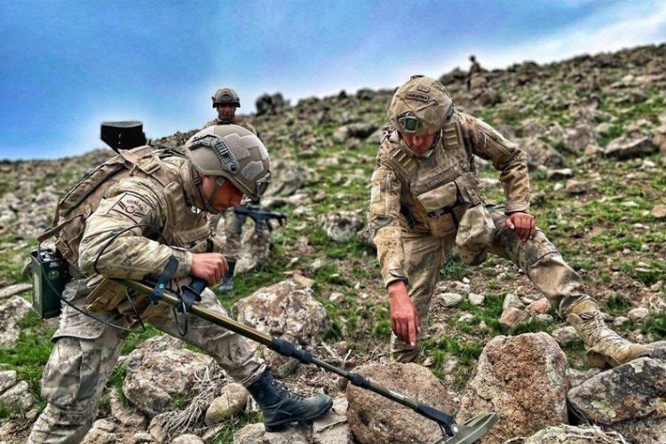 Muş 'Abluka'ya alındı... Operasyona Bursa'daki bombalı tuzakta şehit olan memurun ismi verildi -