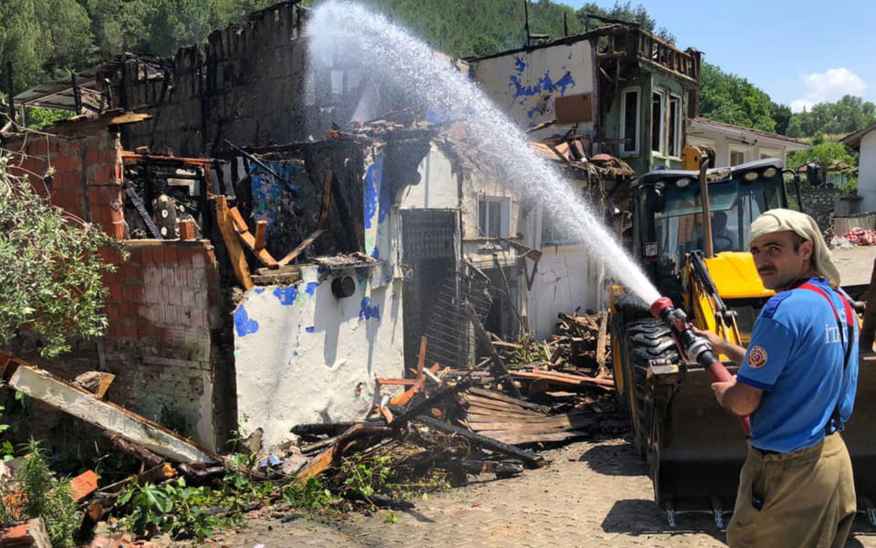 Mudanya Aydınpınar’da yangın: 3 ev zarar gördü