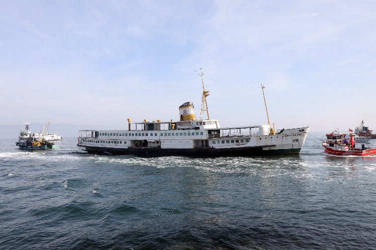 Mudanya'nın İstanbul'dan satın aldığı gemi otel 17 yıl sonra evine döndü -