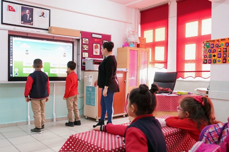 Müfredat sadeleşiyor... Kademeli uygulanacak! -