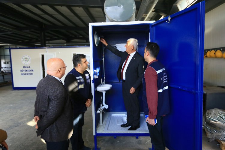 Muğla afetlere hazırlık için 'seyyar tuvalet' üretiyor -