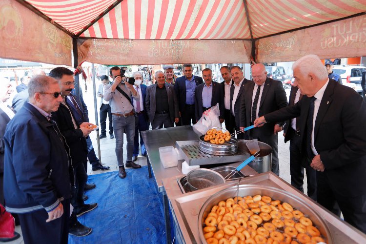 Muğla'da muhtarlar lokma dağıttı -