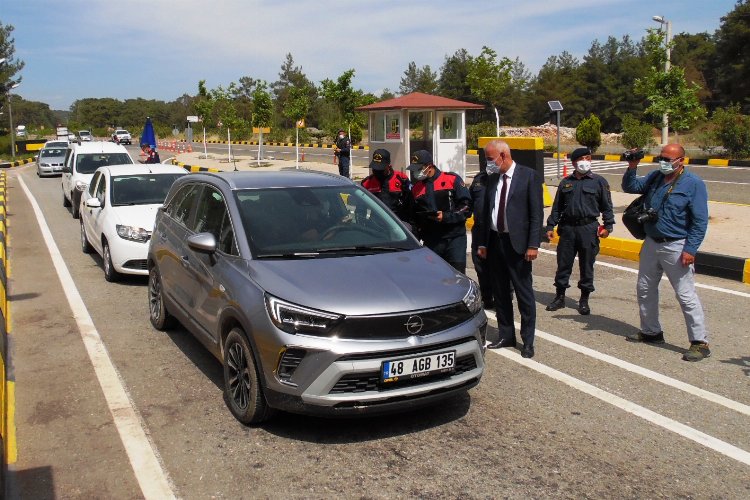 Muğla Marmaris Kaymakamı Aksoy'dan trafik yoğunluğu uyarısı -
