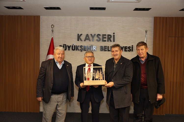 Muhtarlardan 500 fidanlık jest -
