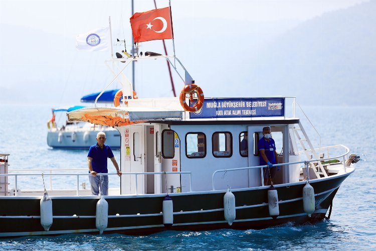 Muğla '7 tekneyle 7 gün' atık topluyor -