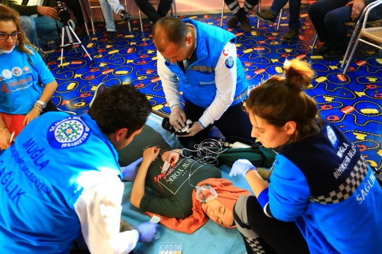 Muğla Büyükşehir’den muhtarlara ilk yardım eğitimi -