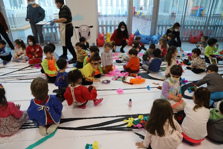 Muğla Büyükşehir’in minik öğrencilerden dev Frida Kahlo portresi -