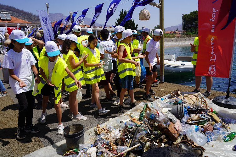 Muğla Milas'ta deniz dibi temizliği -