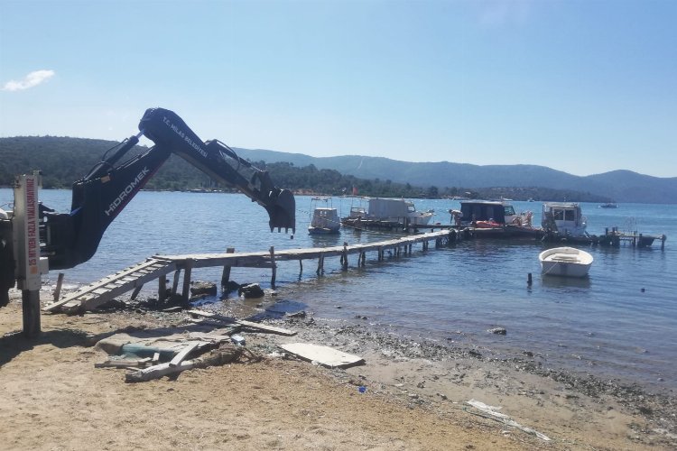 Muğla Milas'ta kaçak iskeleler yıkılıyor! -