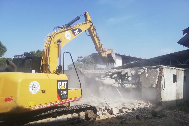 Muğla Milas'ta kaçak yapılar yıkılıyor -