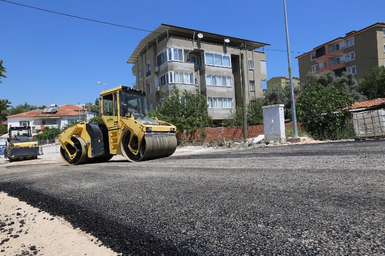 Muğla Yatağan’da birinci etapta sıcak asfaltlama yapılıyor -
