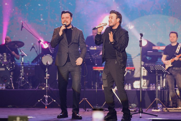 Mustafa Ceceli ve Ekin Uzunlar'dan 'Aşk' şarkıları -