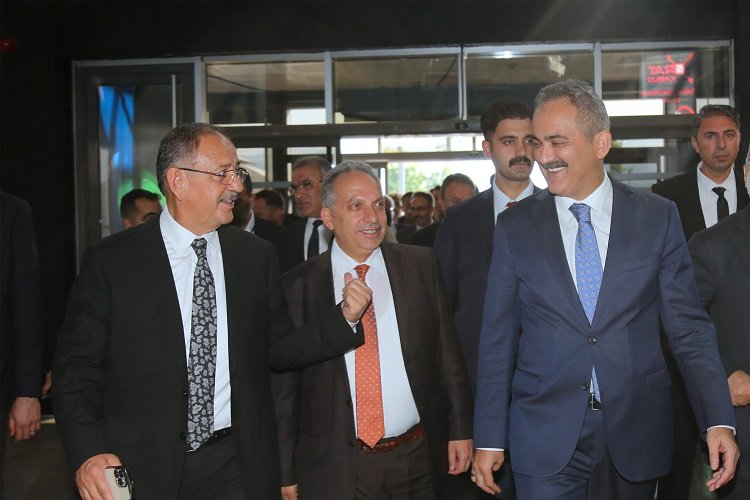 Mustafa Yalçın'dan Bakan Özer 'eğitim' sunumu -