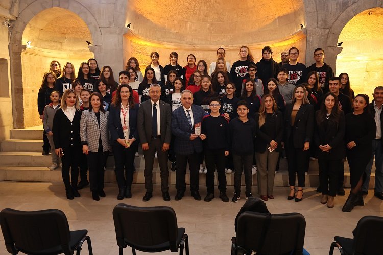 Mustafa Yalçın Kayserili gençlerle geleceği konuştu -