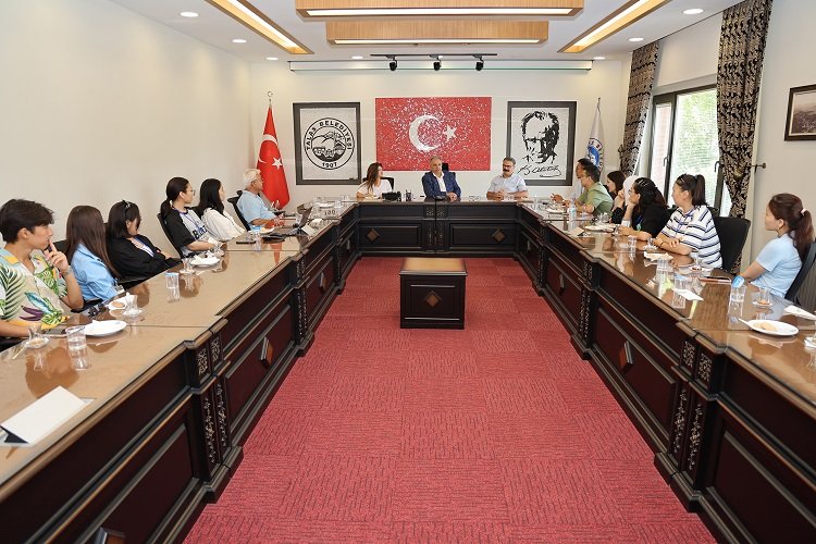 Mustafa Yalçın Kazak öğrencileri ağırladı -