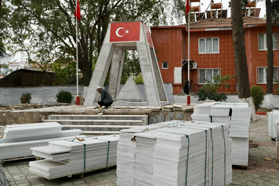 Mustafakemalpaşa'da şehitlik yenileniyor -