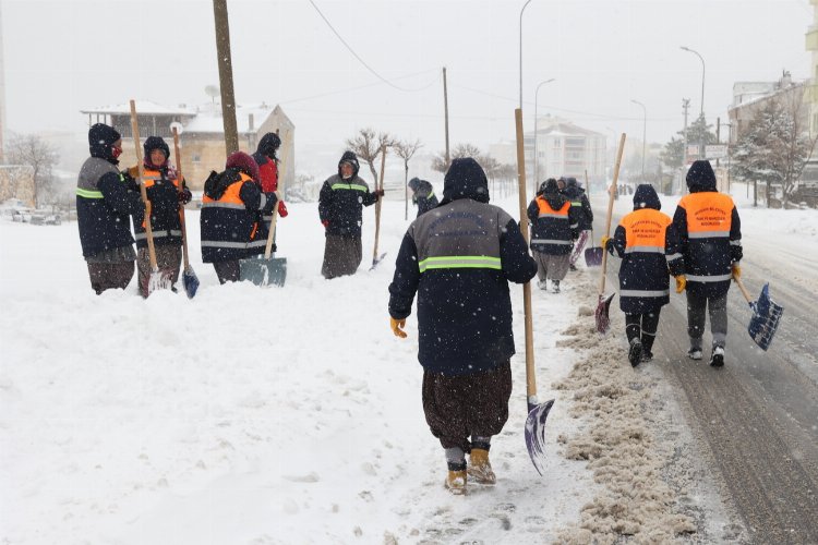 Nevşehir Belediye kar mesaisinde -