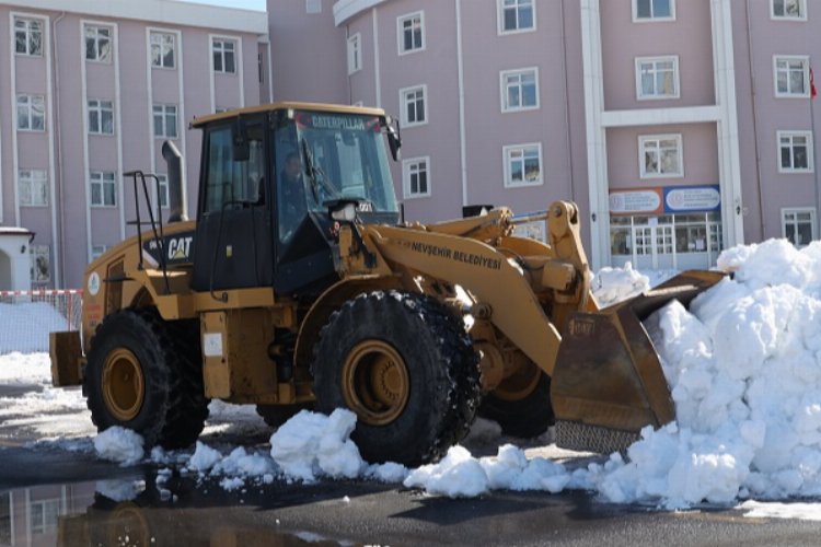 Nevşehir Belediyesi kar temizliğinde -