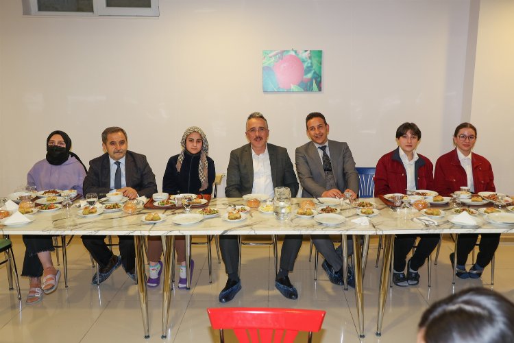 Nevşehir'de Başkan Savran, gençlerle buluşmaya devam ediyor -