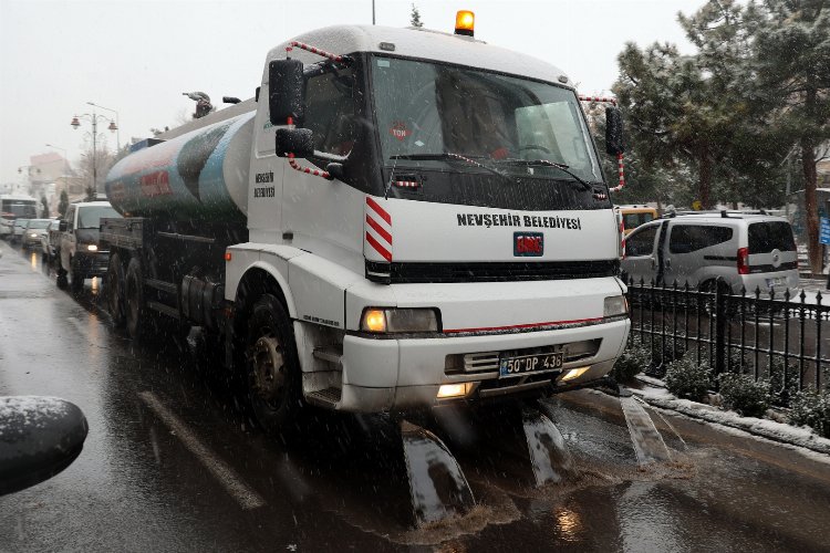 Nevşehir'de buzlanmaya karşı solüsyon atılımı -