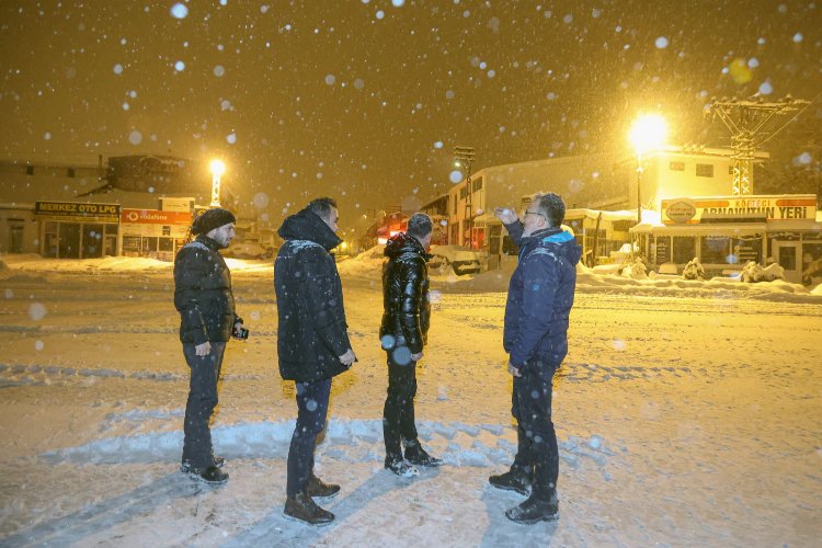 Nevşehir'de kar küreme, tuzlama ve temizlik çalışmaları gece boyunca sürdü -
