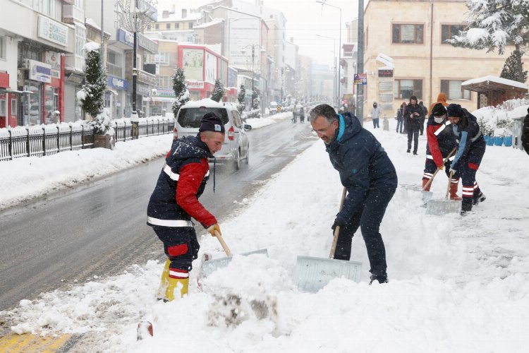 Nevşehir'de karla mücadele devam ediyor -