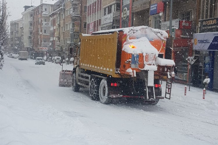Nevşehir'de karla mücadele ekipleri çalışmalarını aralıksız sürdürüyor -