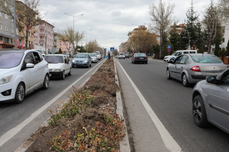 Nevşehir Milli İrade Caddesinde refüj düzenleme çalışması başladı -