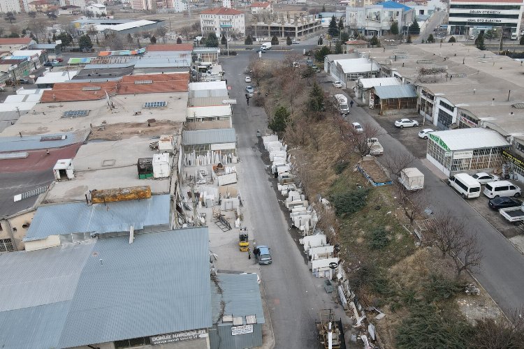Nevşehir Sanayi Bölgesindeki yeşil alanlara bakım çalışması -