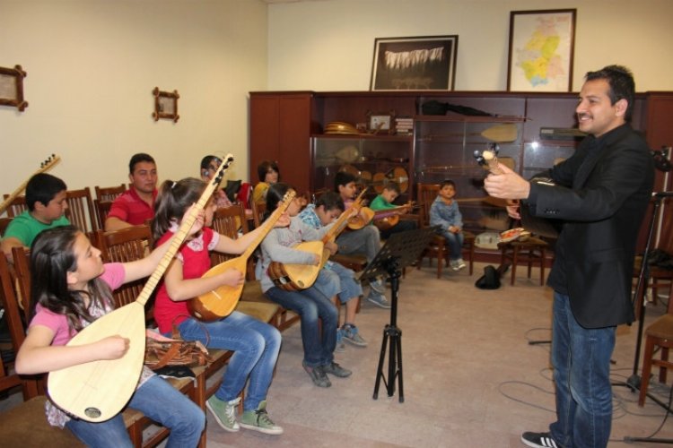 Nevşehirli gençlere belediyeden müzik eğitimi -