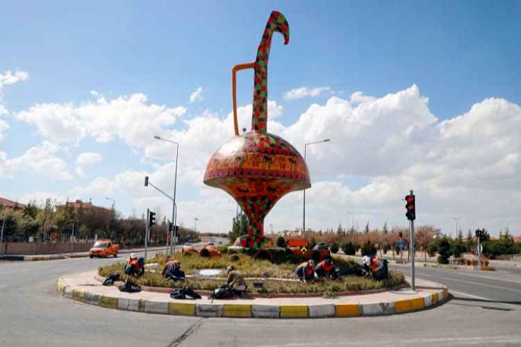 Nevşehir Belediyesi kavşakları yeşillendiriyor -