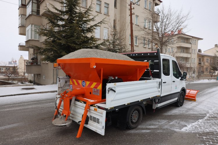 Nevşehir Belediyesi'nden tuzlama mesaisi -