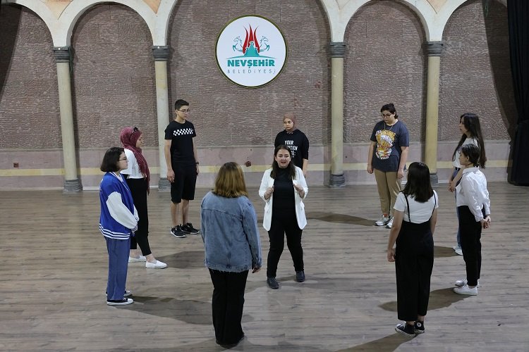 Nevşehir'de yaratıcı drama ve tiyatro kursu başladı -