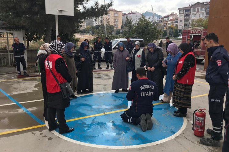 Nevşehir itfaiyesinden kadın gönüllülere eğitim -