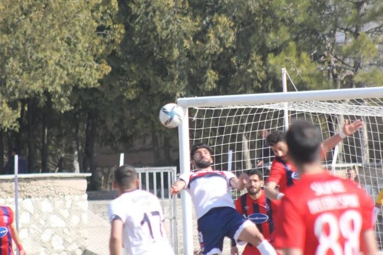 Niğde Belediyespor liderliği elinden kaçırdı -