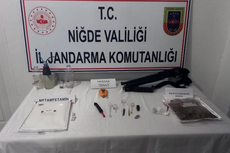 Niğde Bor'da uyuşturucu operasyonu: 4 gözaltı -