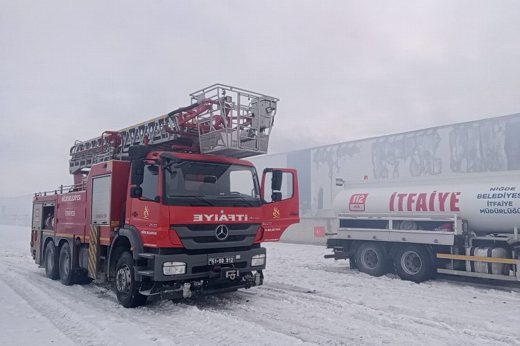 Niğde Bor Karma Organize Sanayi Bölgesi'nde yangın -