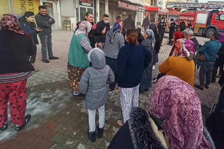 Niğde’de mobilya mağazasında yangın çıktı -