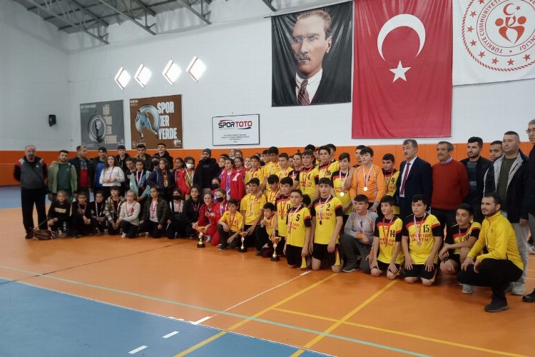 Niğde'de okullar arası hentbol şampiyonası yapıldı -